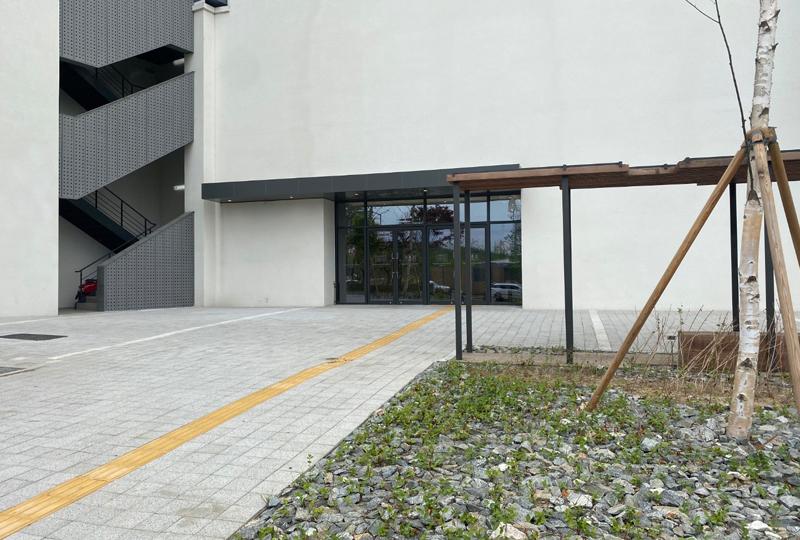 Outside Hyundai Premium Outlet SPACE 1