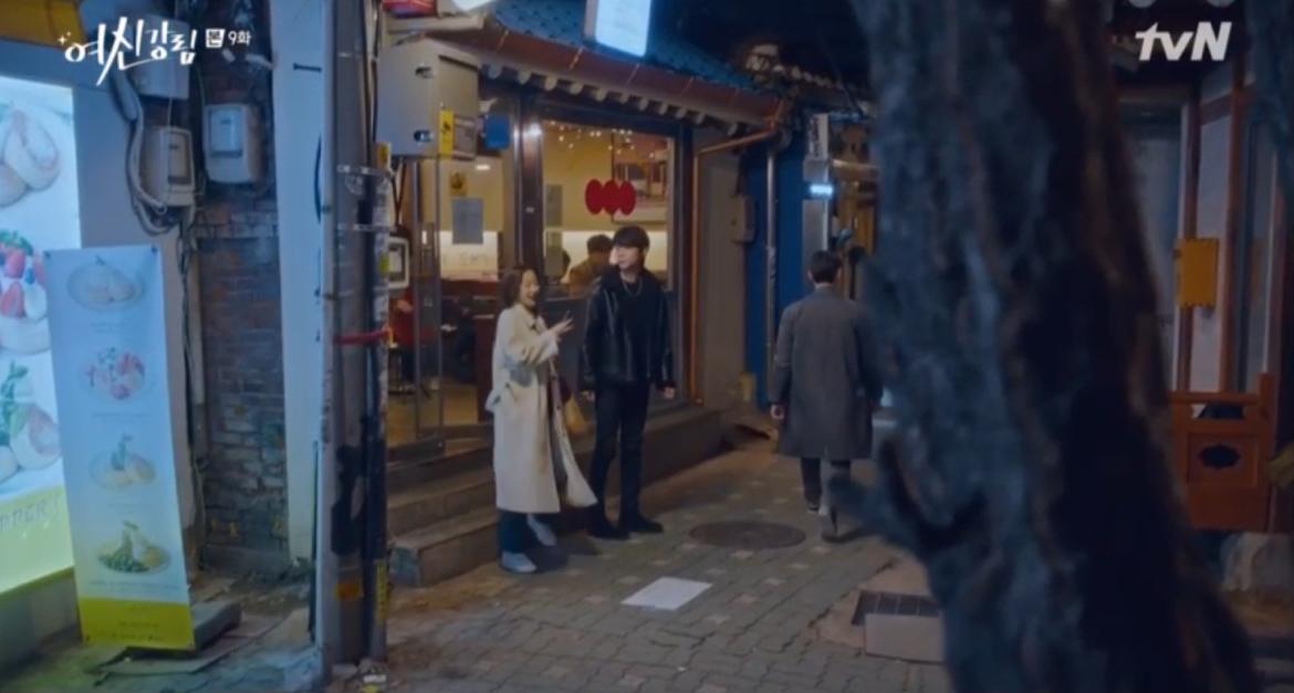 Ju-kyung from True Beauty departing from a restaurant in Ikseon-dong