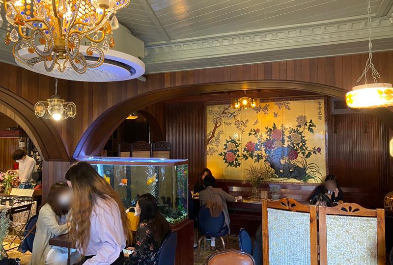 Coffee and cakes at Coffee Hanyakbang in Hyeahwa