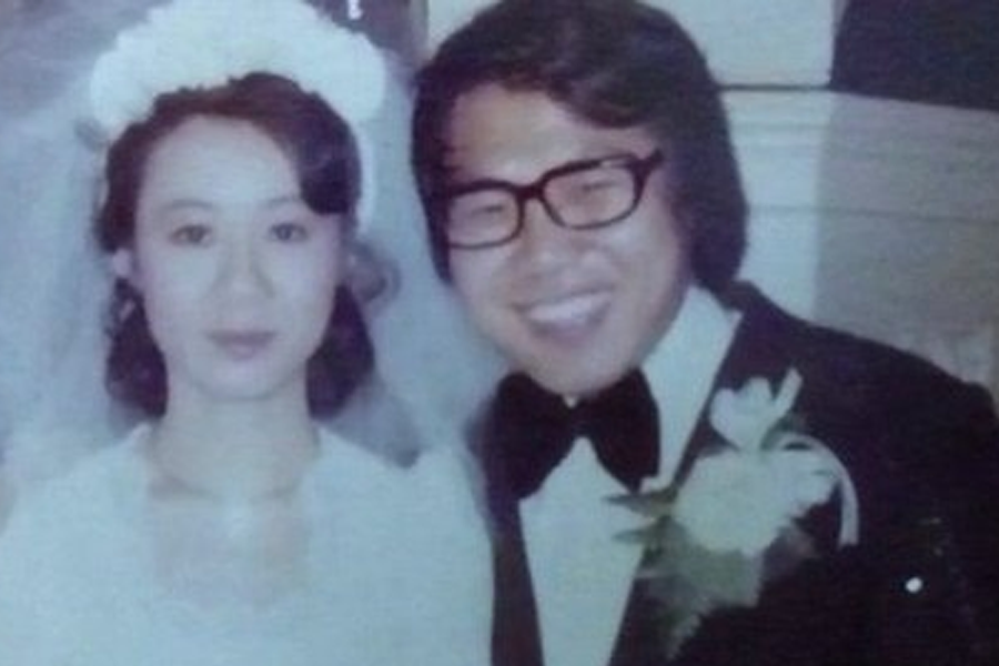 尹汝貞與趙英男的婚紗照片，兩人在年輕時的美好瞬間