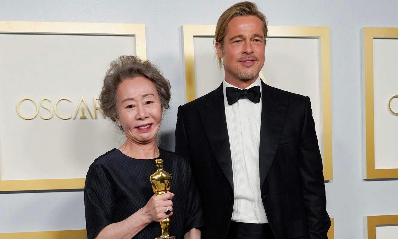 ユン・ヨジョン、感激の受賞→｢ブラッド·ピットとついに会った｣機転が利く感想まで