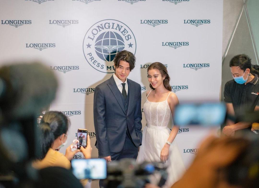 การใส่กระโปรงสั้นในงานที่เป็นทางการ