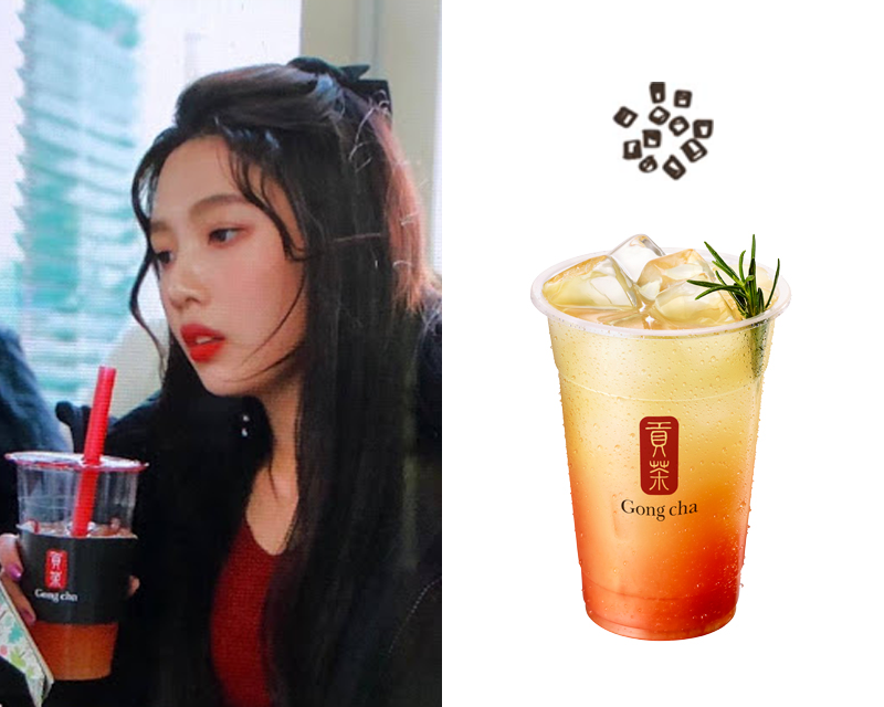 joy drinking grapefruit green tea Ade Gong Cha