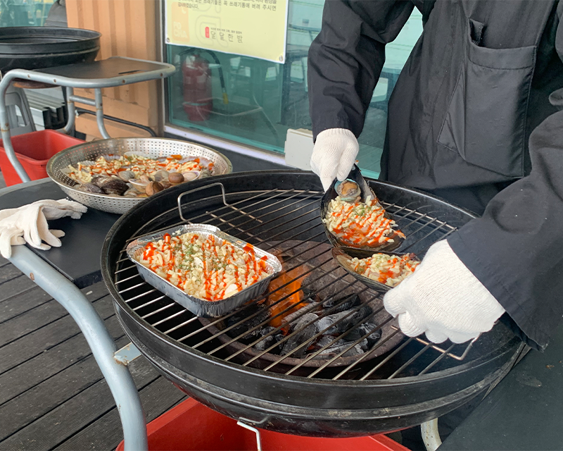 พนักงานปิ้งหอย