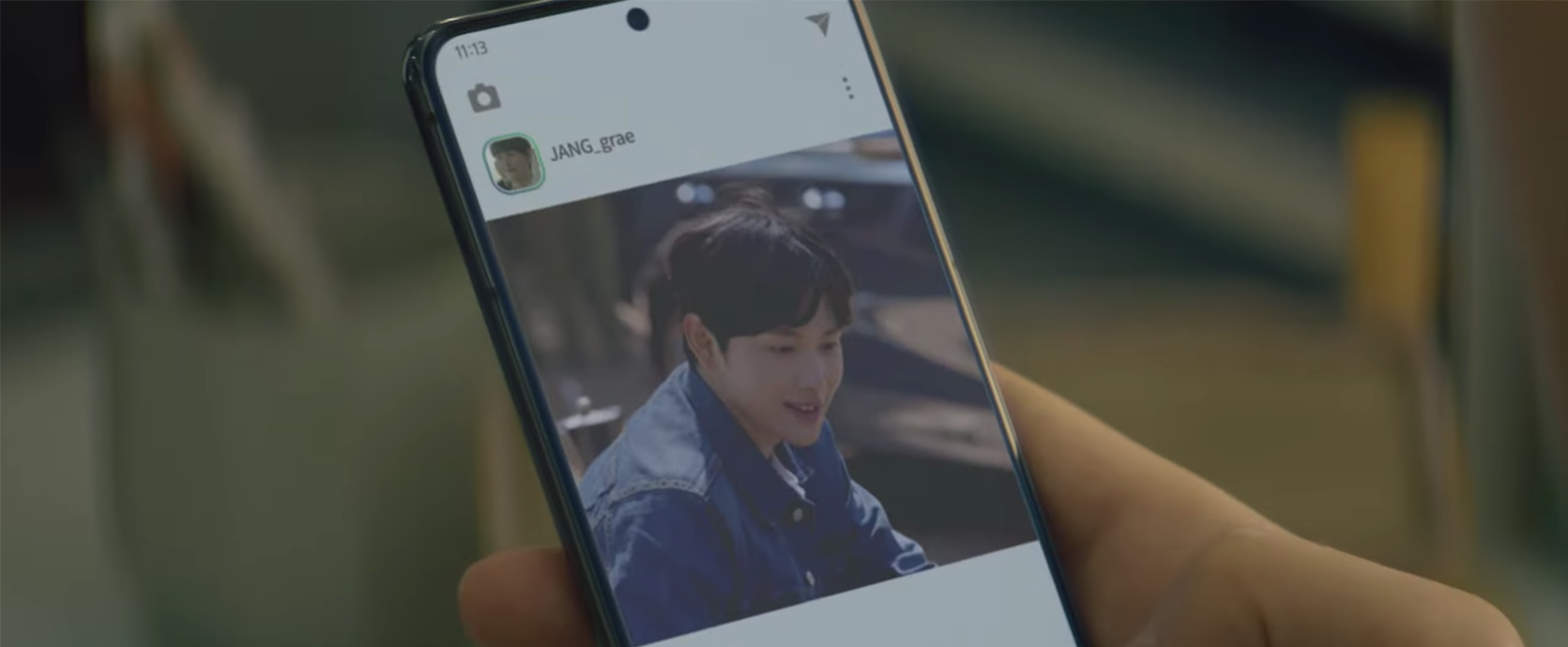 广告中职场人士在训练技能的画面，强调持续学习的重要性。