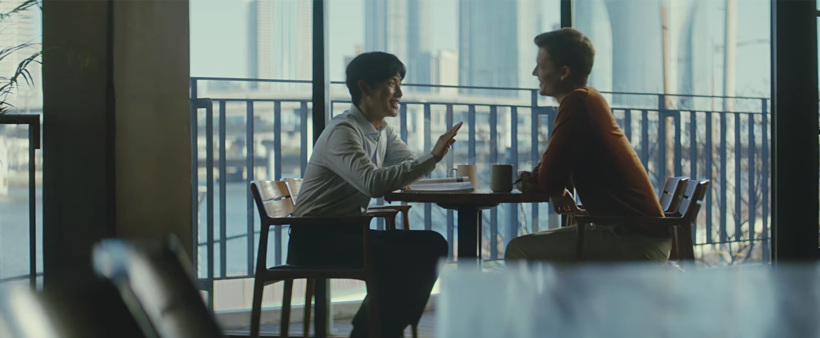 汽车内播放未生OST的场景，唤醒观众对经典韩剧的情感回忆。