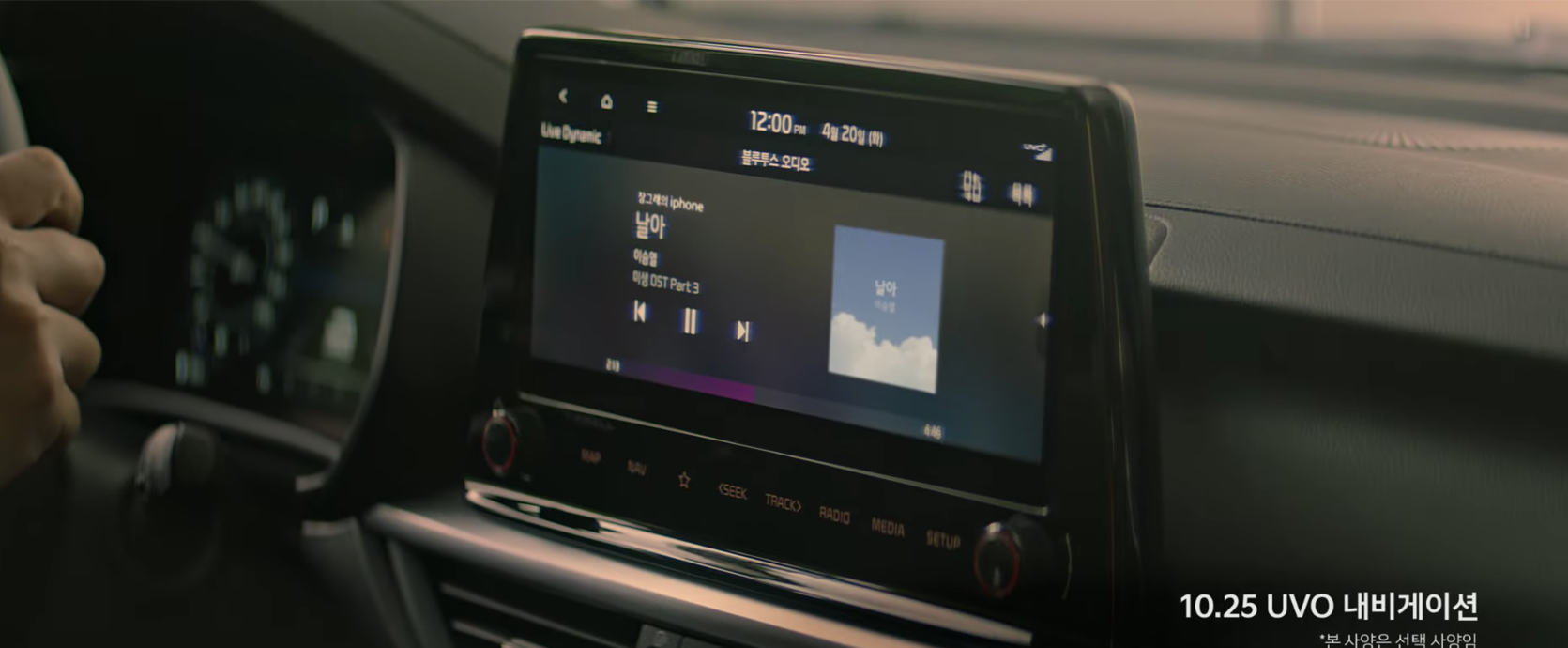 职场讨论情境中强调沟通与合作，反映出未生广告的广告用意。