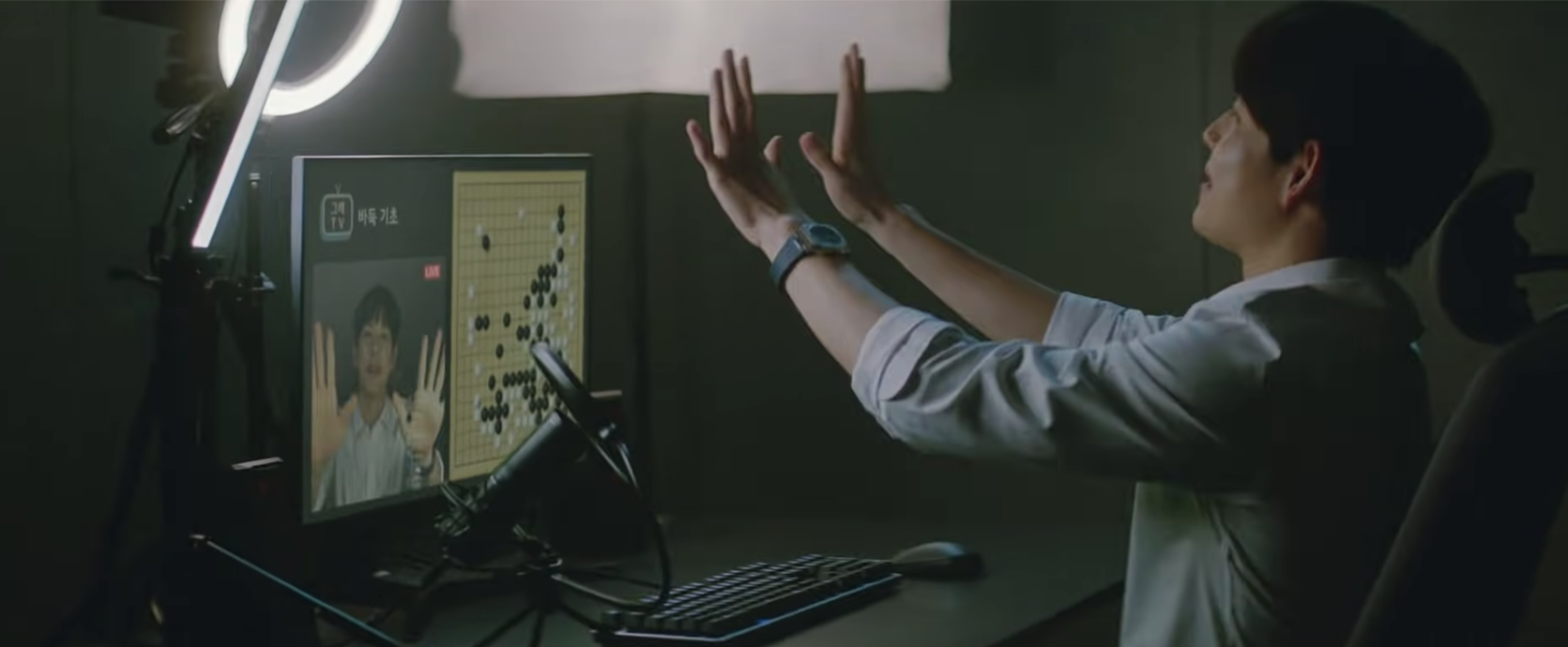 未生2021广告中围棋YouTuber的直播场景，张克莱作为新媒体角色出现。