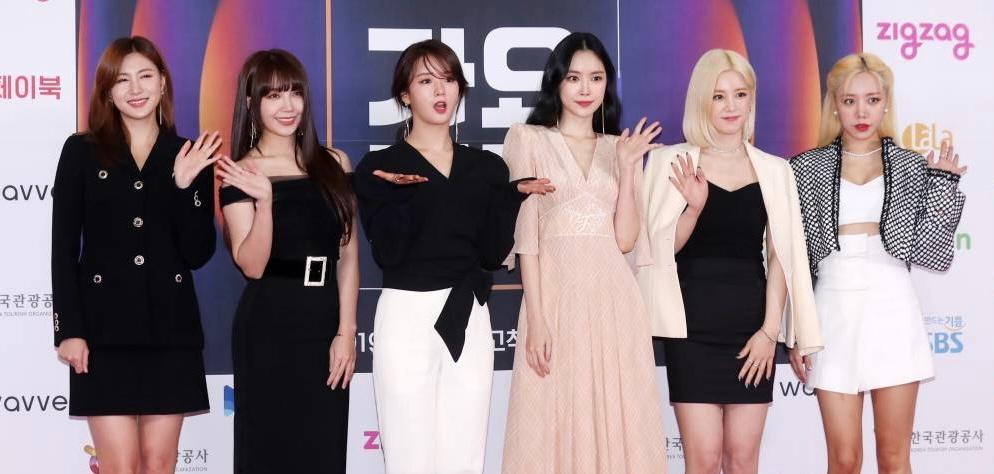 Apink、メンバー5人が再契約…ソン·ナウンはYG行き論議中