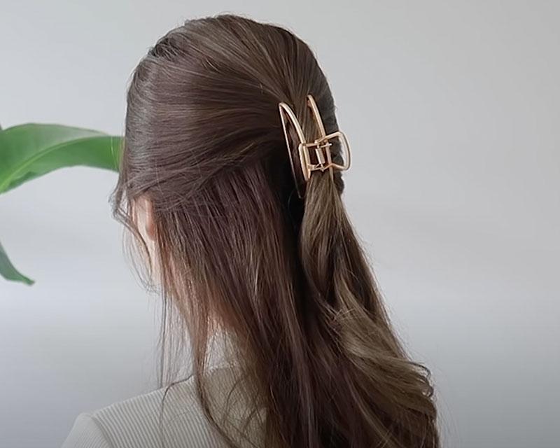 หนีบผมแบบครึ่งหัว (집게반묶음)