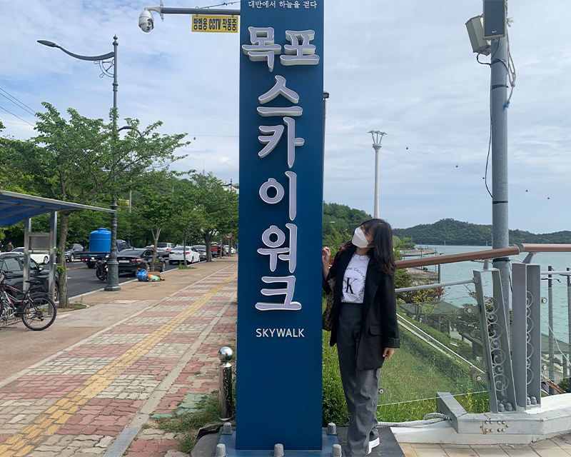 girl posing next to Mokpo Skywalk