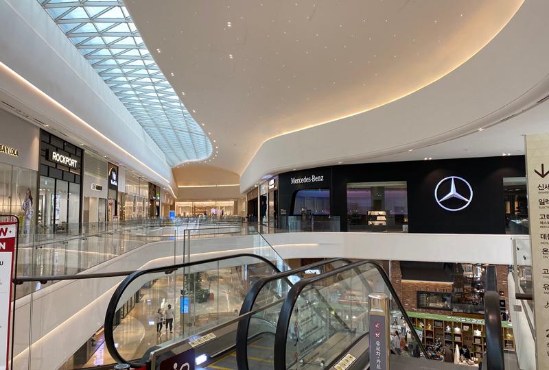 escalators inside Starfield Hanam