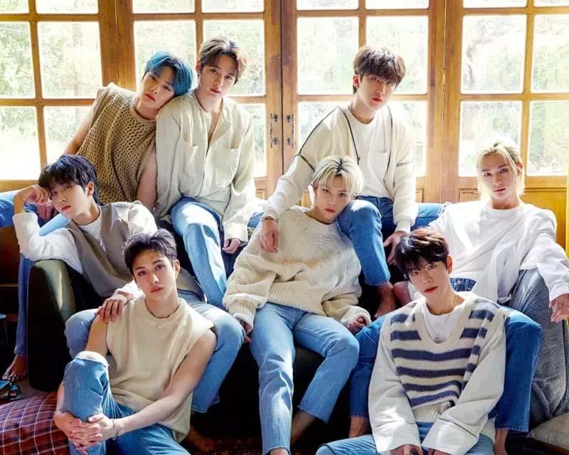 2021年 Google搜尋量排名前段的韓國男團 BTS 的海報拍攝地點在戶外場景