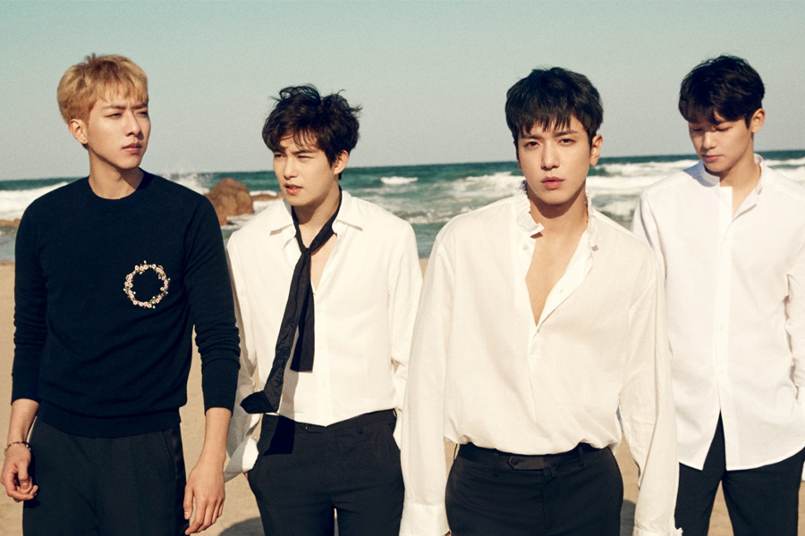 2012年 Google搜尋量第一名的韓國男團 Super Junior 在沙灘上的拍攝現場