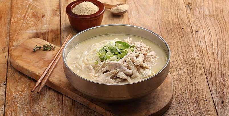 Bát mì gà của nhà hàng Misari Milbit Chogye Guksu, chi nhánh Hanam, Hàn Quốc