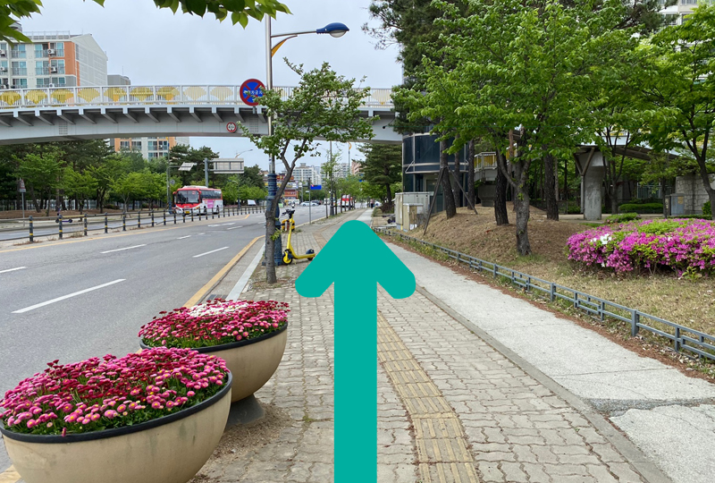 Đường đi dẫn đến nhà hàng Misari Milbit Chogye Guksu, chi nhánh Hanam, Hàn Quốc