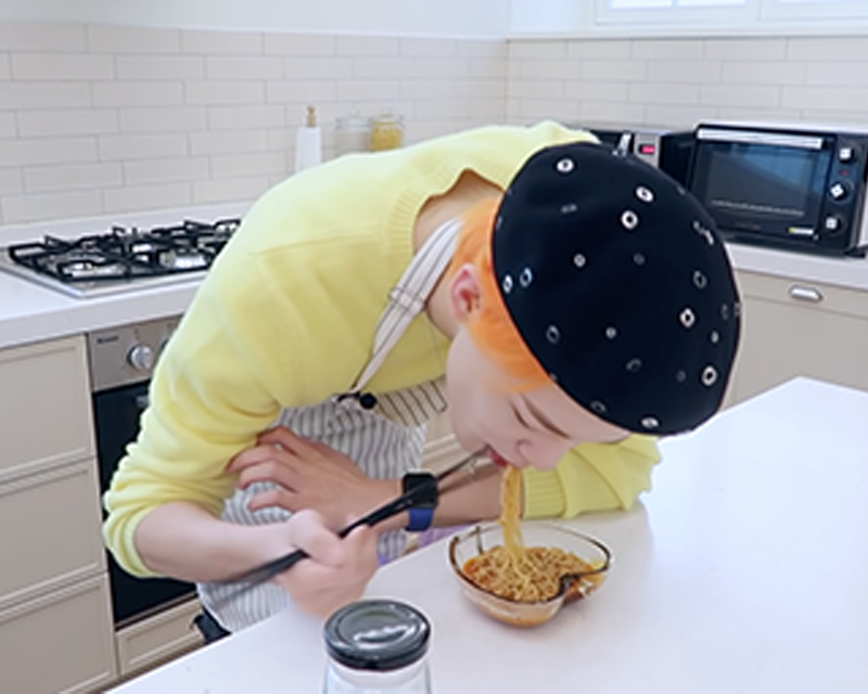 NCT Chenle taking a bite of the ramyeon cooked by him