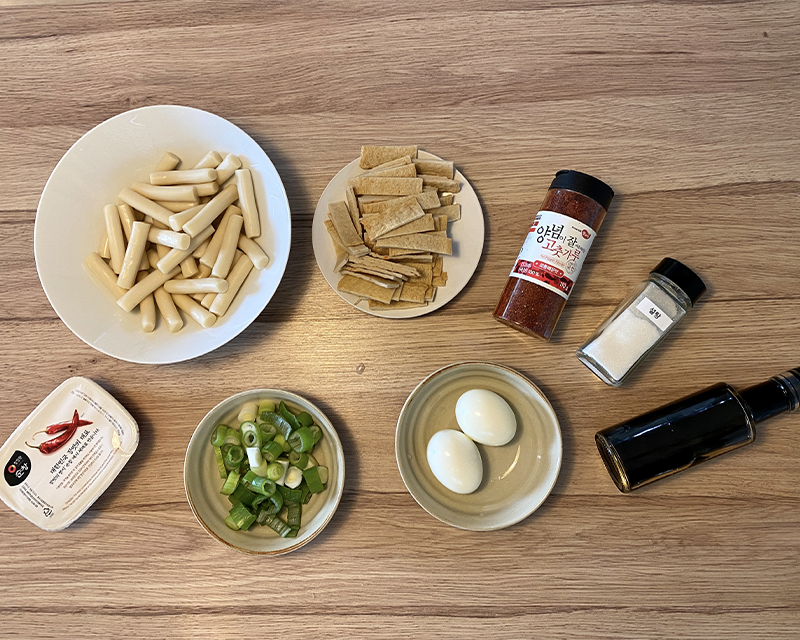Layout of all the ingredients needed to make tteokbokki