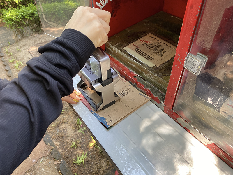 Stamping the Seoul Dulle-gil stamp book on Achasan