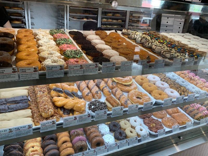 bánh donut ở Randy's Donuts Yeonnamdong