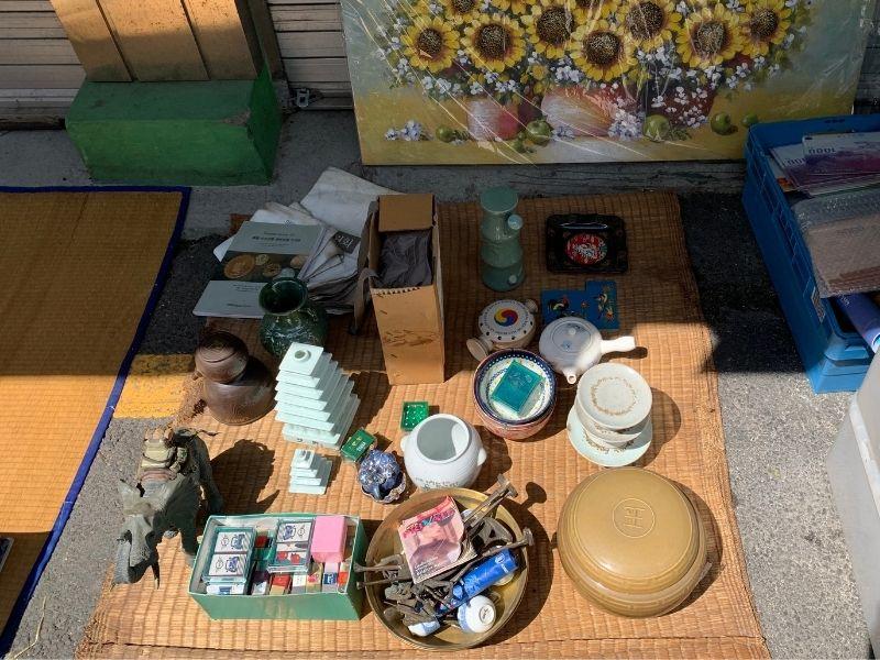 Seoul Folk Flea Market vintage products on the floor on sale
