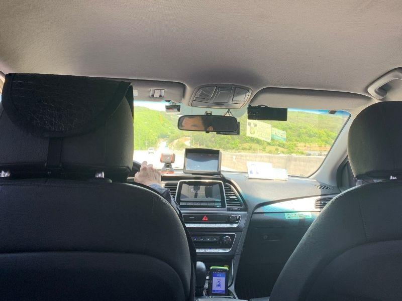 丹陽에서 패러일번지로 가는 택시, 빠른 이동과 편리한 여행을 위해 추천하는 방법으로 드라이버와 의사소통 가능하다.