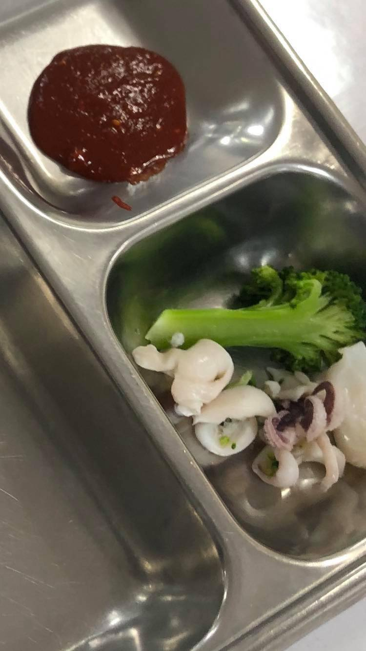 จานอาหารกลางวันของทหารเกาหลีรวมข้อวิจารณ์เรื่องคุณภาพอาหารที่เสิร์ฟในกองพลที่ 39