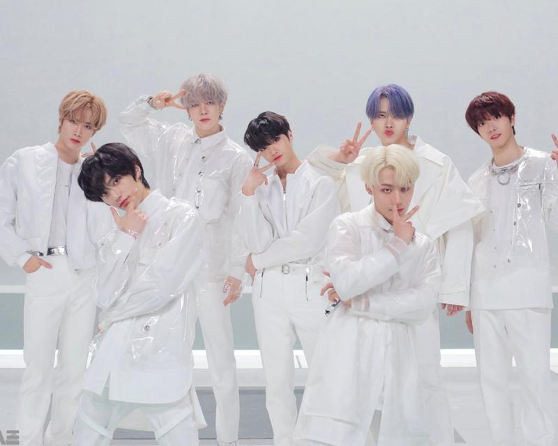 MIRAE ในภาพกลุ่มสไตล์โมเดิร์นพร้อมชุดลุคที่โดนเด่นในงานเปิดตัวใหม่