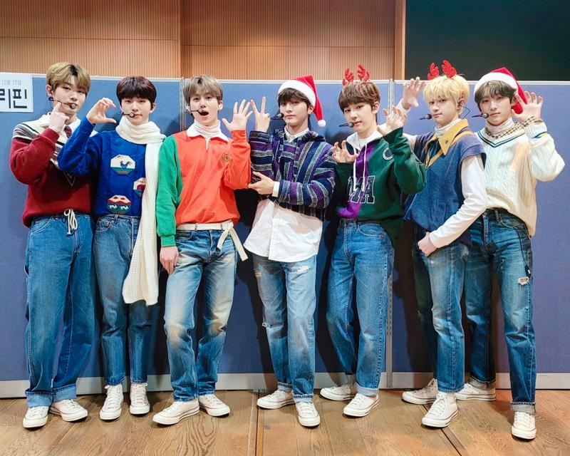 กลุ่ม D-CRUNCH กับการแสดงพิเศษในช่วงเทศกาลคริสต์มาส พร้อมชุดแฟชั่นเก๋ไก๋