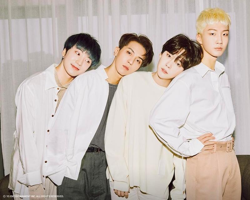 WINNER ในภาพลุคที่เรียบร้อยและอบอุ่นในบรรยากาศที่เป็นกันเองและทันสมัย