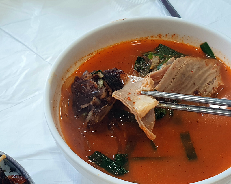 Món lẩu gopchang sundae nhồi tỏi ở quán Sundae chungcheong-do, Danyang