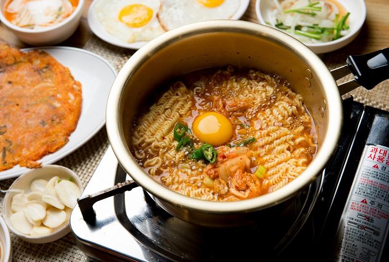 韓国グルメ、韓国文化、ブンシク、粉食、トッポッキ、ホットク、キンパ、キムパプ、ラミョン、マンドゥ、おでん、スンデ