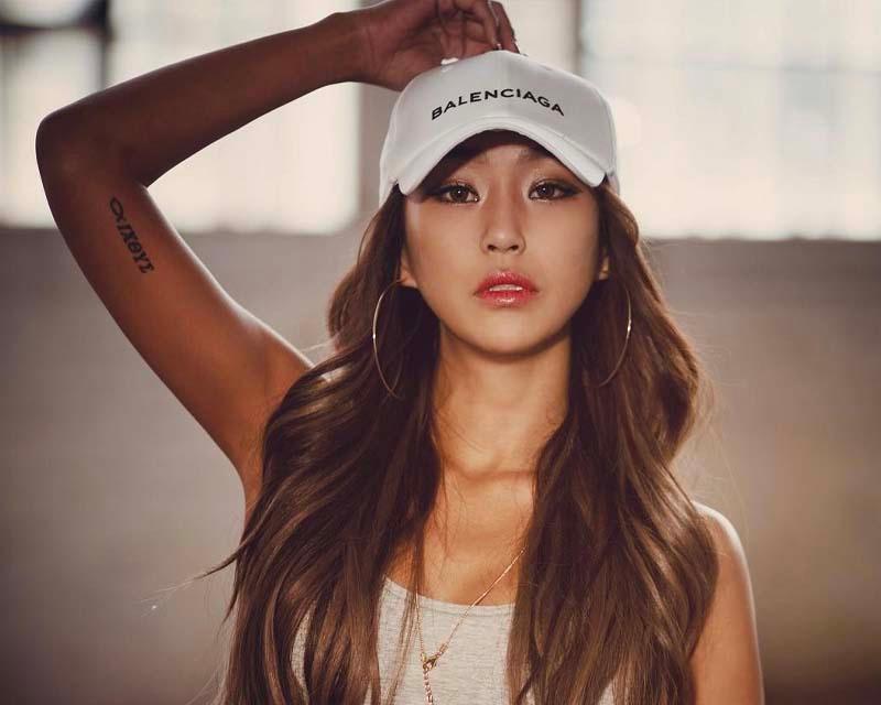 ฮโยลินกล่าวถึงการผ่าตัดตาสองชั้นของเธออย่างเปิดเผยในรายการ