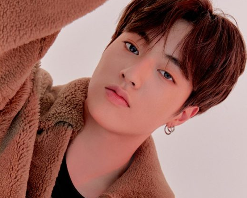 韓國男團Treasure成員渡邊温鬥，身高185cm。