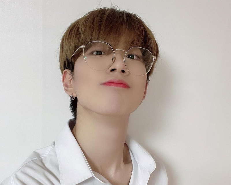 韓國男團BDC成員晶煥，身高182cm。