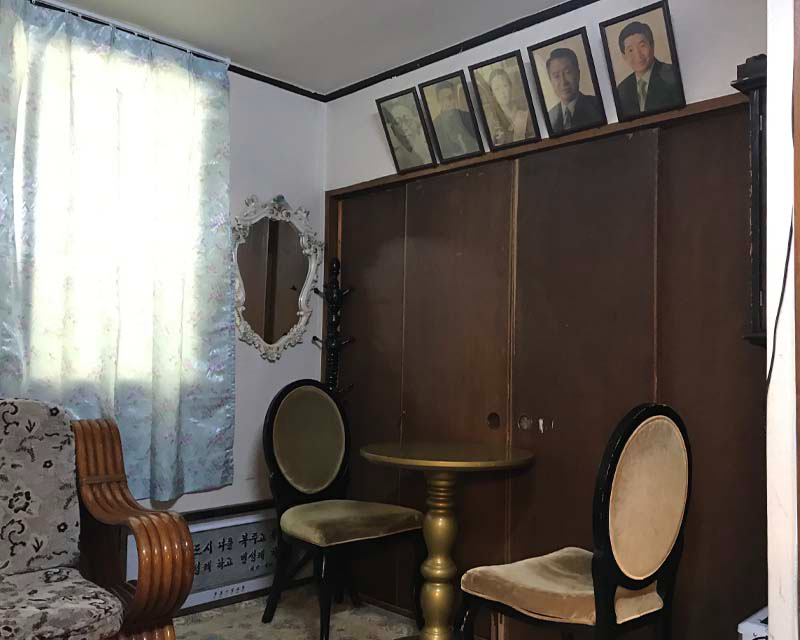 Cafe Yudal Milk seats