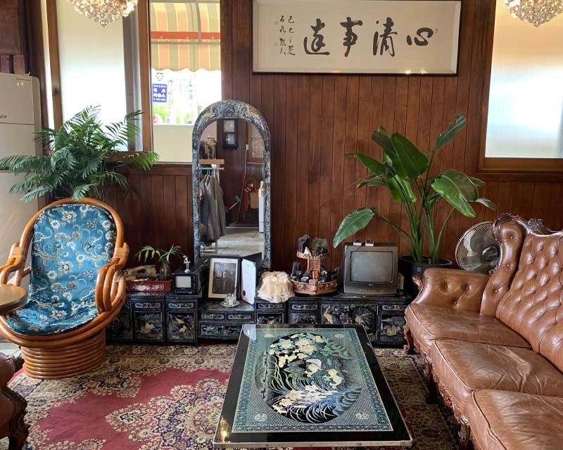 유달유업內獲得「善之咖啡廳」獎項的證書，展現其優質氛圍。