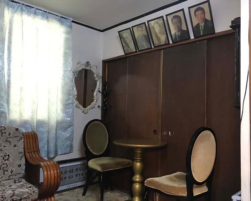 유달유업的華麗杯組，內裝著咖啡豆，透露出優雅的氣息。