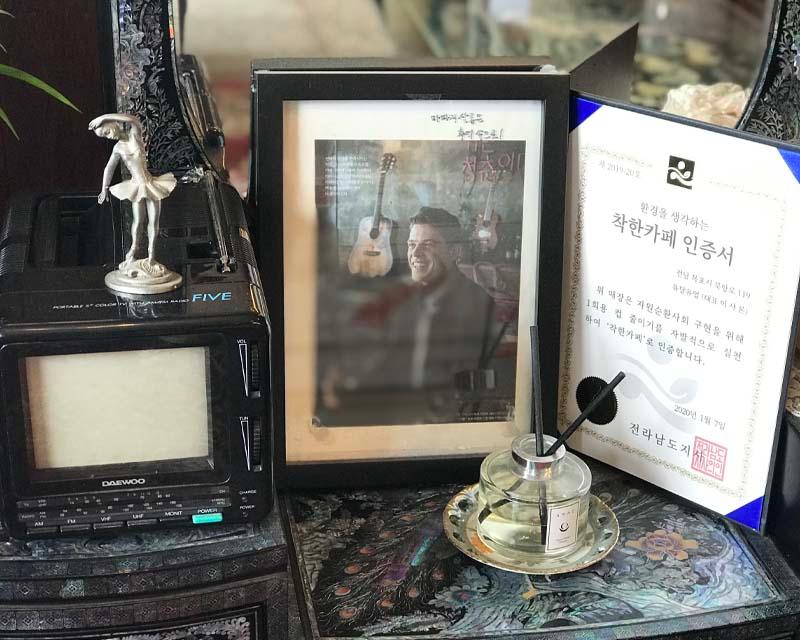 韓國木浦유달유업懷舊咖啡廳，舒適的沙發和典雅的擺設。