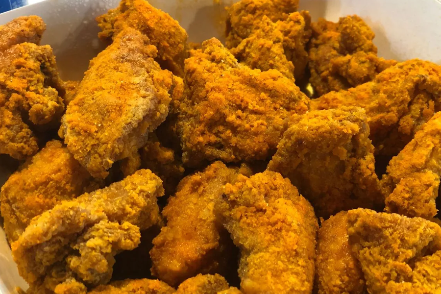 Nene炸鸡，以其闻名的Snowing雪花起司口味吸引了众多食客的目光。