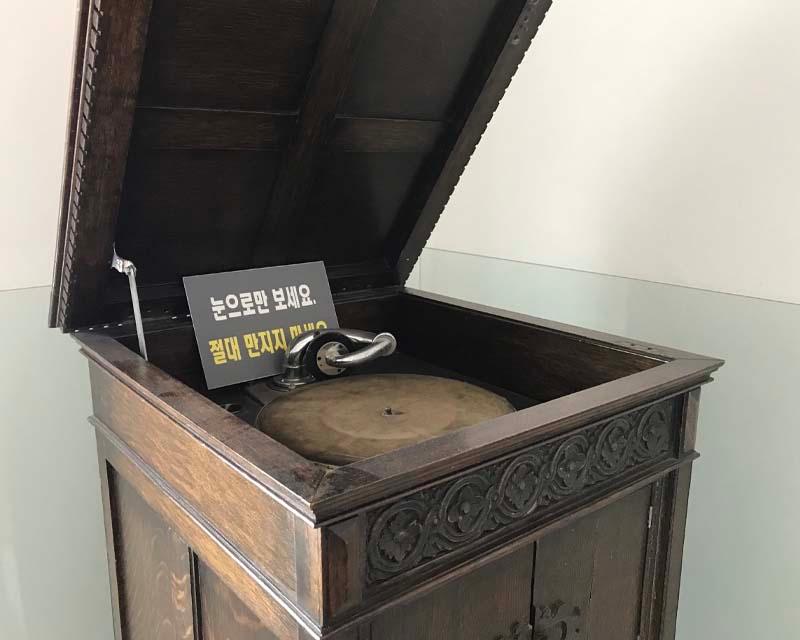 Mokpo Modern History Museum 1 record player