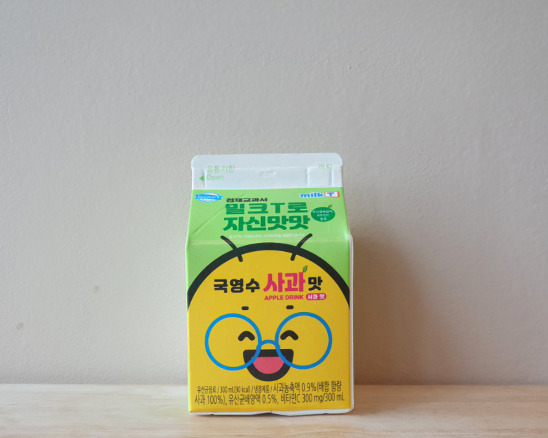 CUコンビニのミルクTヨーグりんごパッケージ、教育出版社とコラボ商品
