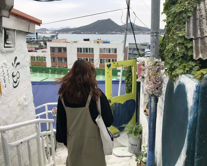 view Cafe Hoa tuyết 1987 (1987 Cafe 눈의꽃) nổi tiếng ở làng Sihwa, Mokpo, Hàn Quốc