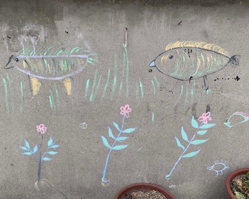 擁有創造性和色彩豐富圖案的牆壁，吸引訪客流連其中。