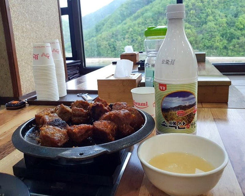garlic tteok-galbi with makgeolli at dawon restaurant in danyang
