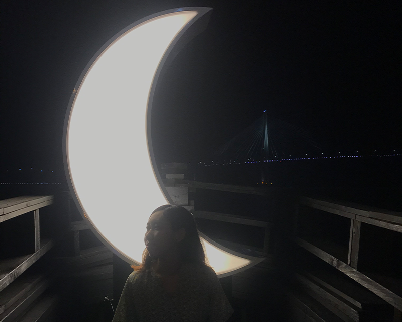 Dalbam Pocha lit up moon