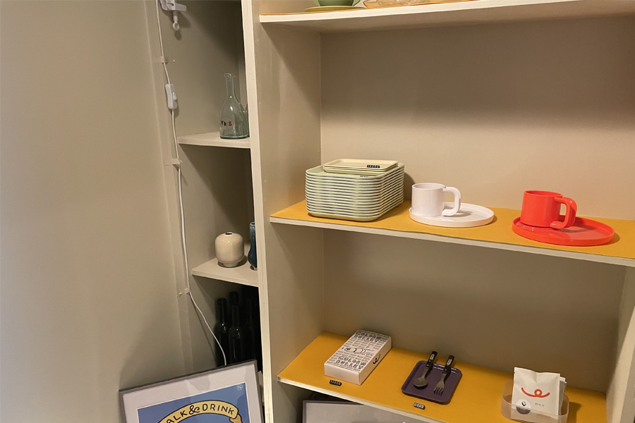 TALK NONSENSE 카페의 아기자기한 인테리어 사진입니다.