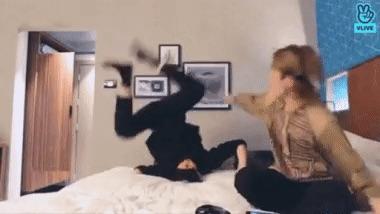 ยุนโฮจาก ATEEZ ตกจากท่าหกสูงบนเตียงระหว่างไลฟ์สตรีม