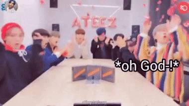 สมาชิก ATEEZ ตกใจกับพลุเซอร์ไพร์สในไลฟ์สตรีม