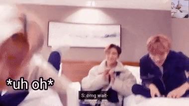 ซาน ATEEZ น่ารักหลังตกจากเตียงขณะตอบข้อความแฟน